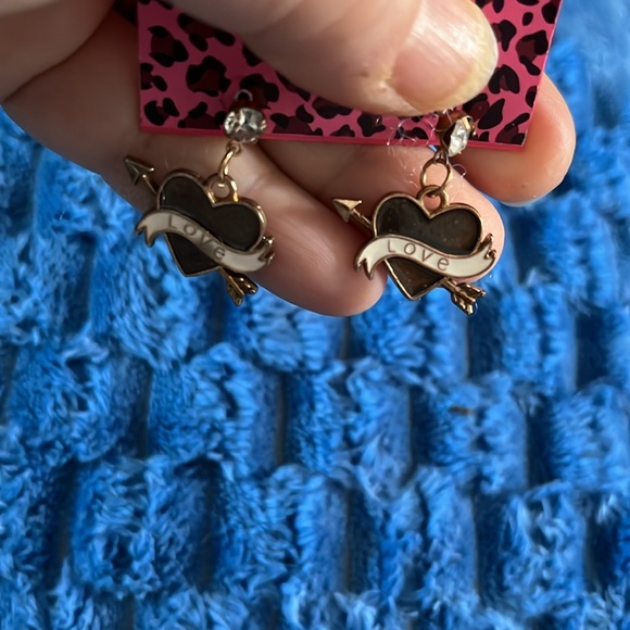 Betsey Johnson earrings - Picture 2 of 3